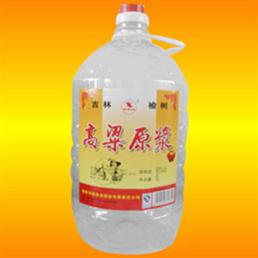红高粱里面酒加尿是什么原理_苏梓玲红高粱酒娘写真(3)