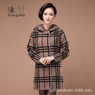 品牌女装批发 英伦风新款格子连帽修身貂绒大