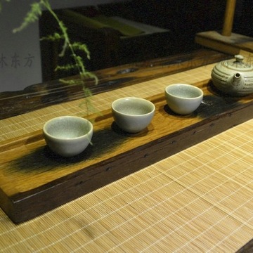 船木日式干泡茶盘长方形整板实木干泡盘杯托复古高档_吉德网 作木坊家具总部是一家集生产加工、经销批发的经营企业。 拥有完整、科学的质量管理体系,以雄厚的实力、低廉的价格、优良的服务与多家企业建立了长期的合作关系。 我们有很广泛的商品信息网络,合作伙伴遍及世界各地。我们在创造最佳服务的经营理念指导下,经过全体员工的不懈努力,已经取得了令人瞩目的成绩。并拥有一支业务精通,操作能力强的骨干队伍。 公司实力雄厚,重信用、守合同、保证产品质量,产品品种齐全、价格合理,以多品种经营特色和薄利多销的原则,赢得了广大客户的信任。 欢迎广大新老客户前来洽谈、指导!