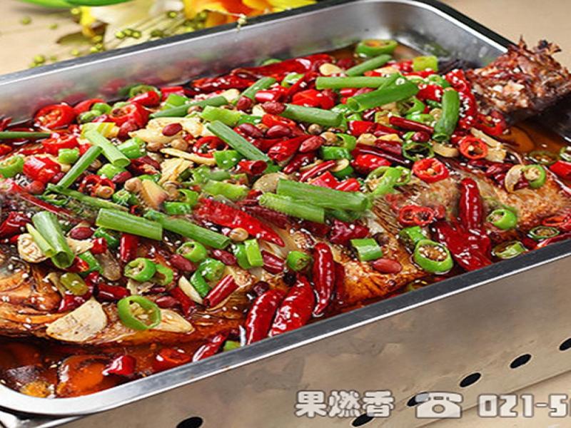 果燃香瓦缸烤鱼