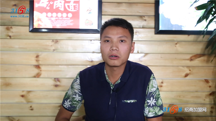 采访加盟店店长