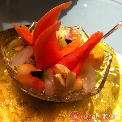 妙格酸奶雪葩-水果的集锦