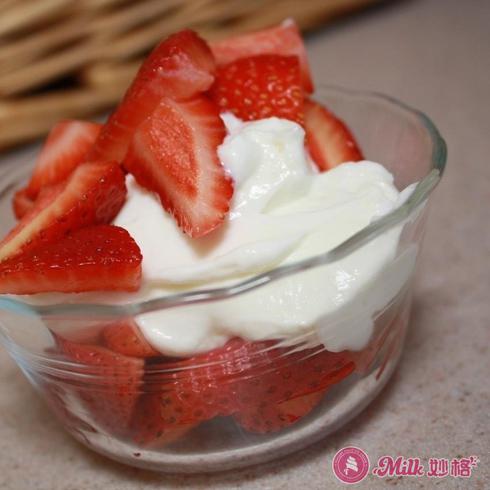 妙格酸奶雪葩草莓冰淇淋