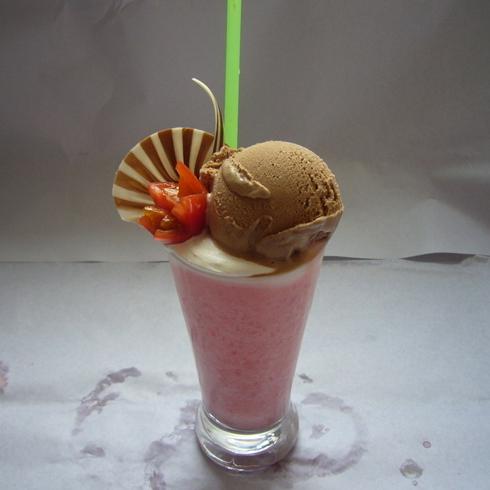 爱转角草莓味冰淇淋