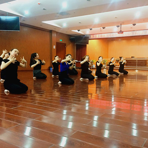 东方童民族艺术教育-舞蹈课