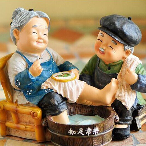 新潮风暴潮品-老人泥偶图