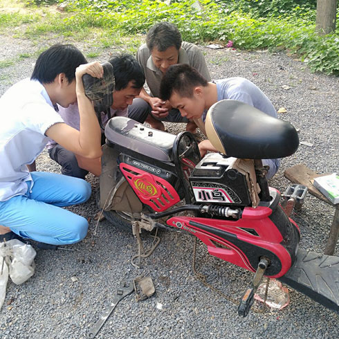 电瓶修复现场教学