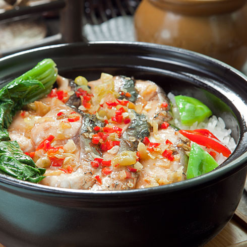 粒粒香煲仔饭-剁椒鱼腩煲仔饭
