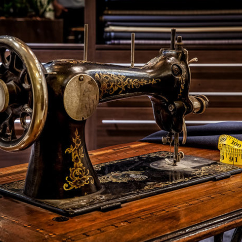 裁圣男装定制-老式缝纫机